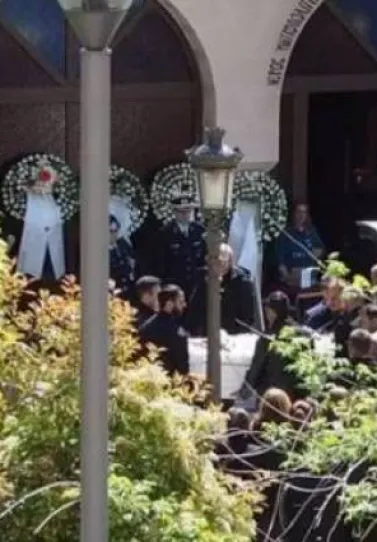 Θρήνος στην κηδεία του 31χρονου αστυνομικού που σκοτώθηκε από κατάρρευση κτιρίου στο Πασαλιμάνι