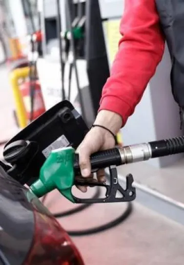 Βενζίνη: Στο «κόκκινο» η τιμή της αμόλυβδης
