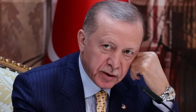 Ερντογάν: Αναβάλλει την επίσκεψη στις ΗΠΑ και τη συνάντηση με τον Μπάιντεν