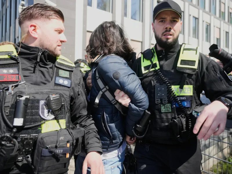 Γερμανία: Οκτώ έφηβοι καταδικάστηκαν για επιθέσεις εναντίον προσφύγων και ακτιβιστών της αριστεράς