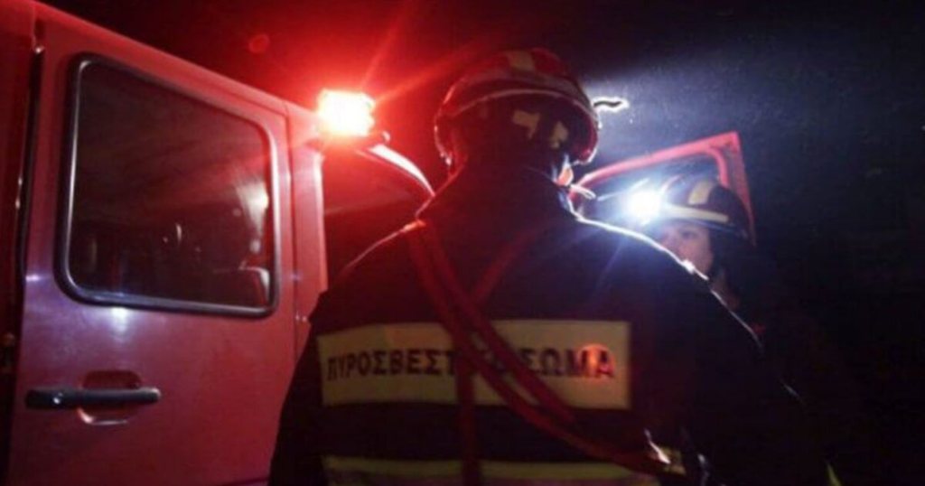Φωτιά σε κατάστημα στο Παλαιό Φάληρο - Εκκενώνεται πολυκατοικία