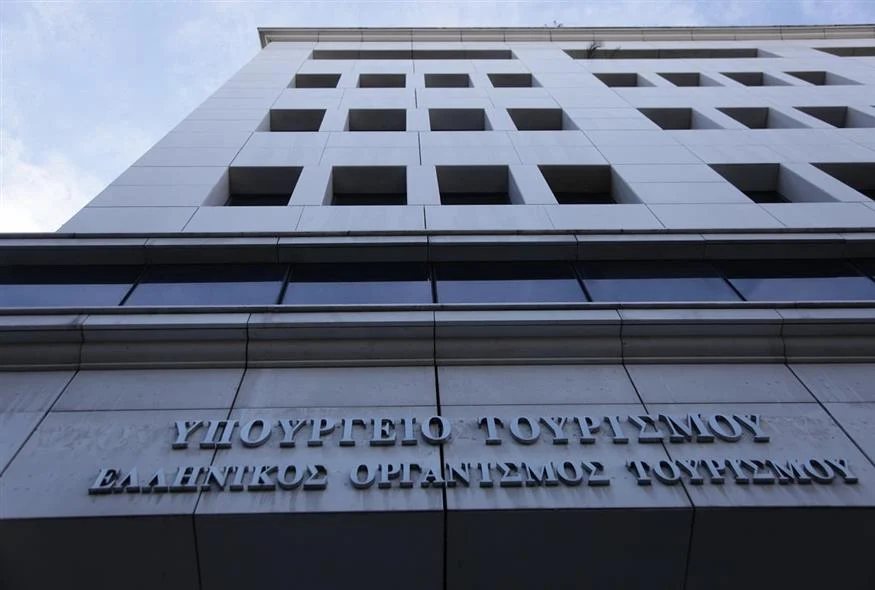 Τουρισμός για Όλους 2026-2027: Το Υπουργείο Τουρισμού απαντά στο ΠΑΣΟΚ-647.000 αιτήσεις μέχρι τώρα