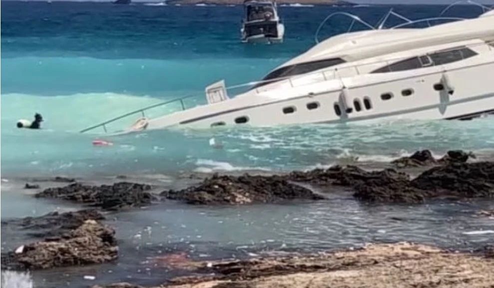 Κύθηρα: Θαλαμηγός προσάραξε σε βραχώδη ακτή – Σώος ο μοναδικός επιβάτης
