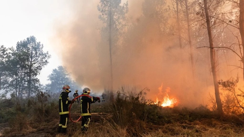 Εκατοντάδες συλλήψεις για τις φωτιές του καλοκαιριού στη Γαλλία, το 70% κατηγορείται για εμπρησμό