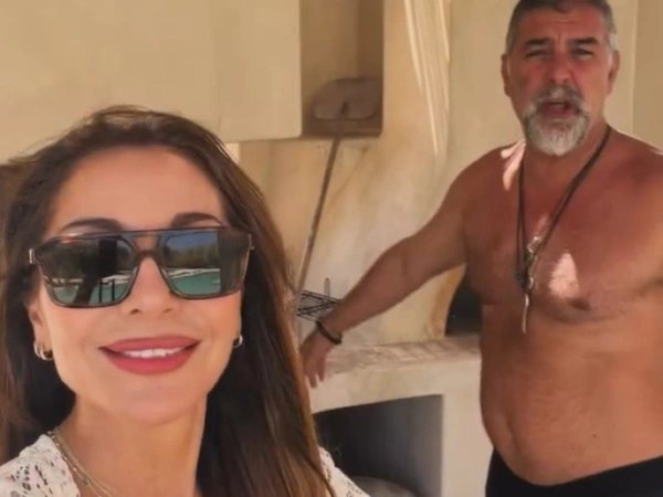 Δέσποινα Βανδή: Οικογενειακές διακοπές στην Πάρο με τα παιδιά της και τον Βασίλη Μπισμπίκη