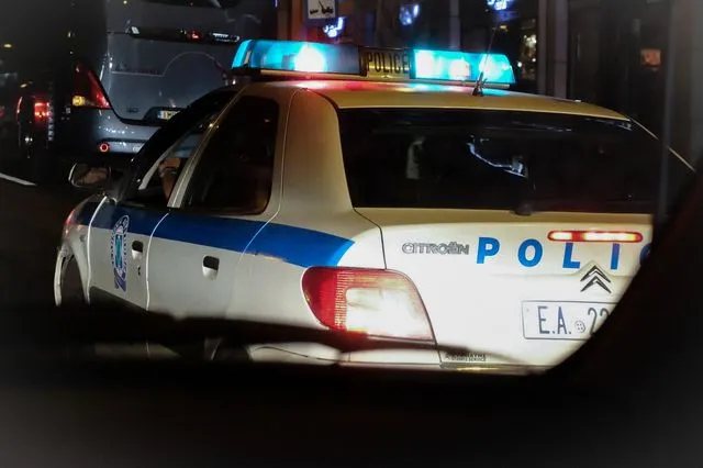 Πάτρα: Σύλληψη για ενδοοικογενειακή βία στα Ζαρουχλέικα – Αντιστάθηκε στους αστυνομικούς