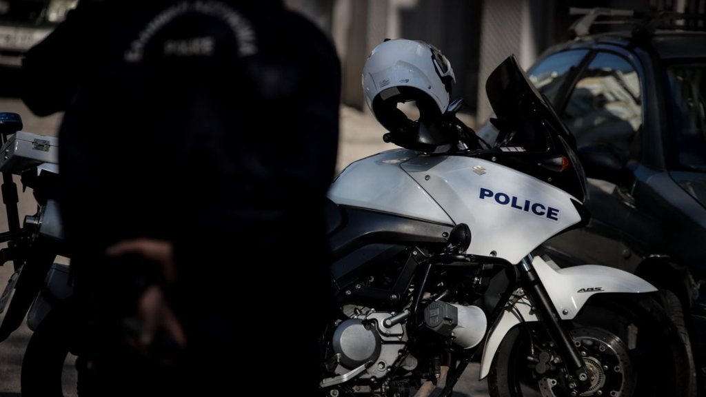 Ρόδος: Τακτοποιήθηκαν οι τρεις Βρετανοί που έκλεψαν χρηματοκιβώτιο με 100.000 ευρώ – Συνελήφθη ο ένας