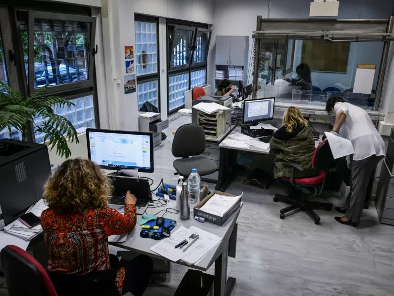ΣτΕ: «Όχι» στην επαναφορά 13ου και 14ου μισθού στο Δημόσιο – Το σκεπτικό της απόφασης