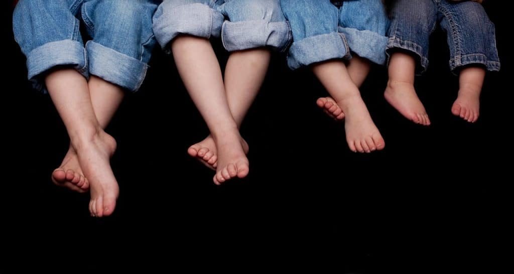 Η Ελλάδα χωρίς παιδιά: Άδεια χωριά και πόλεις που γερνούν