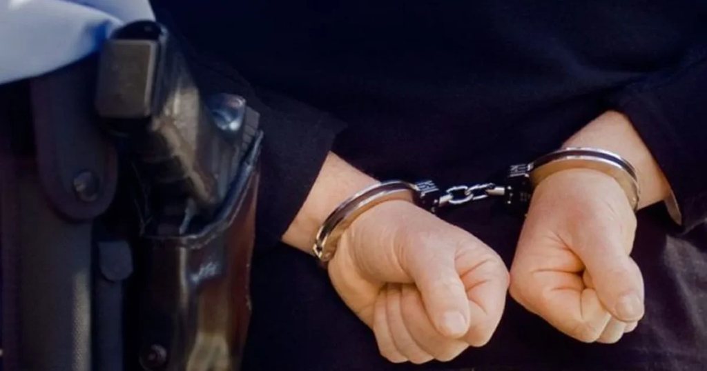 Πάτρα: Συνελήφθη «πελάτης» που προσπάθησε να κλέψει ρούχο από κατάστημα στο κέντρο
