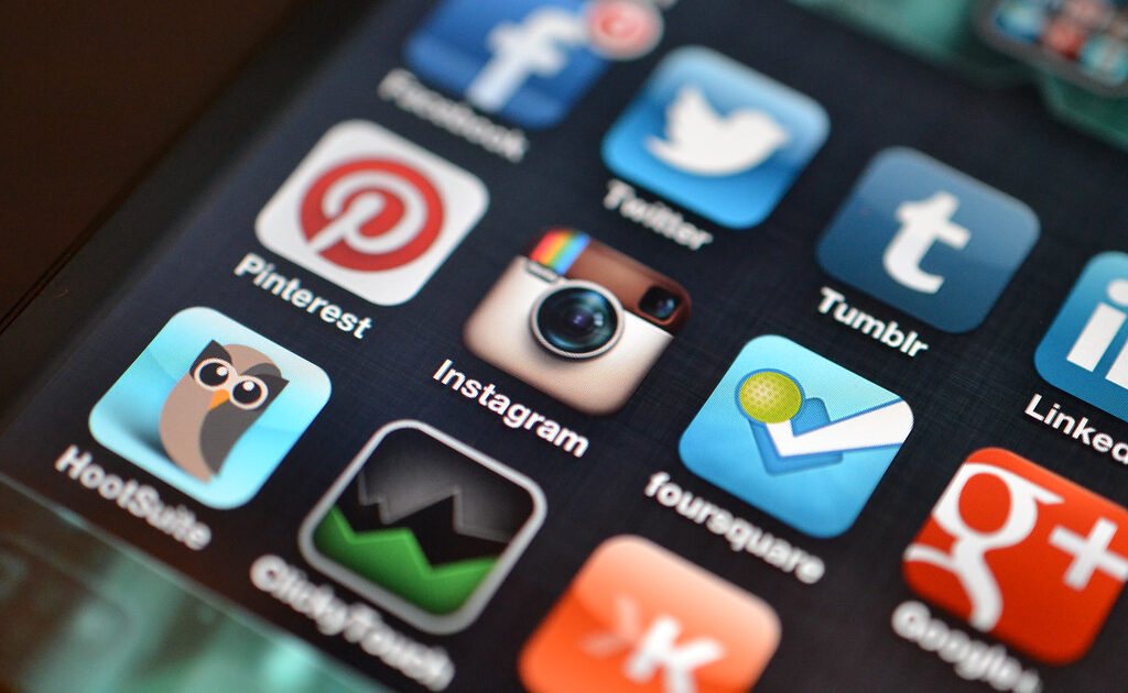 "Απαραίτητη η ρύθμιση των social media για την ασφάλειά μας": Τι λέει ερευνητής του ΑΠΘ για τη δίκη της Meta