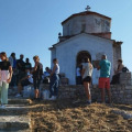 ΚΕΡΤΕΖΗ: Τίμησαν την Παναγιά στην κορυφή του βράχου