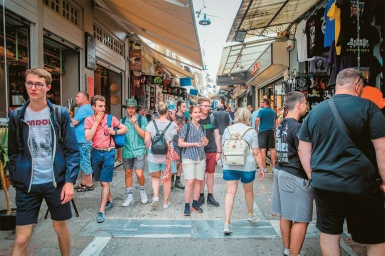 Τουριστικά έσοδα: Από Γερμανία και Ηνωμένο Βασίλειο το 1 στα 3 ευρώ – Ποιοι τουρίστες ξοδεύουν τα περισσότερα στην Ελλάδα (γραφήματα)