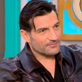 Νίκος Κουρής: Η μάχη να ξεφύγει από την εικόνα του «ωραίου πρωταγωνιστή» και η περηφάνια για τον γιο του