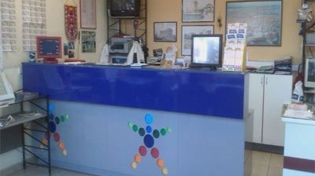 Πάτρα: Ληστεία με την απειλή μαχαιριού σε πρακτορείο του ΟΠΑΠ