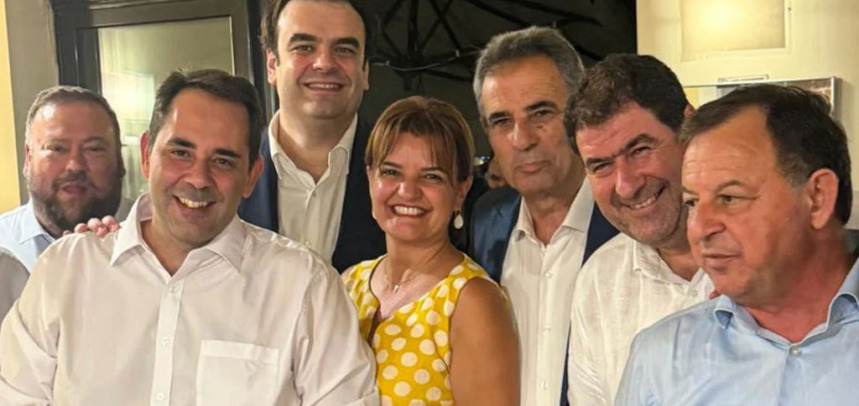 Δείπνο Πιερρακάκη με 45 βουλευτές της ΝΔ από τη βόρεια Ελλάδα: Σουτζουκάκια και γύρος στη θρυλική «Διαγώνιο», δείτε φωτογραφίες