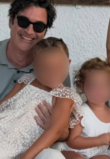 Χριστόφορος Παπακαλιάτης: Η οικογενειακή γιορτή στην Κρήτη και οι τρυφερές φωτογραφίες με τα τέσσερα ανίψια του