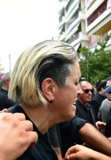 Θάνατος Μαζωνάκη – Η αδελφή του ζητά παραδειγματική τιμωρία των γιατρών και δηλώνει σοκαρισμένη