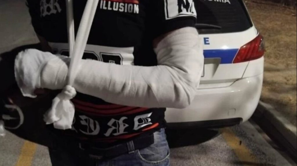 Ρομά στον Βόλο έσπασε με σκουπόξυλο το χέρι ταξιτζή που αρνήθηκε να επιβιβάσει τον ίδιο και τον πατέρα του, «πήγε να μου το μπήξει στην κοιλιά»