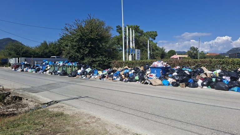 Σε κατάσταση έκτακτης ανάγκης η νότια Κέρκυρα – Με fast track διαδικασίες η αποκομιδή των σκουπιδιών