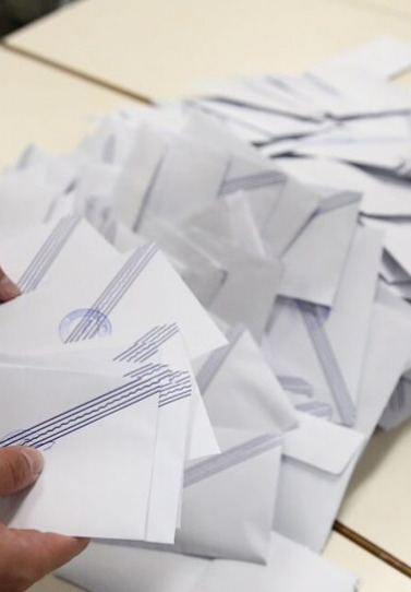 Δημοσκόπηση Real Polls: Προβάδισμα αλλά πτώση στα ποσοστά της ΝΔ - Υποχωρεί και η ΕΛ.ΑΣ