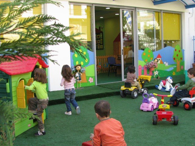 Μόνιμες θέσεις στους παιδικούς σταθμούς των Δήμων – Νέα ρύθμιση ανοίγει τον δρόμο για χιλιάδες εργαζόμενους
