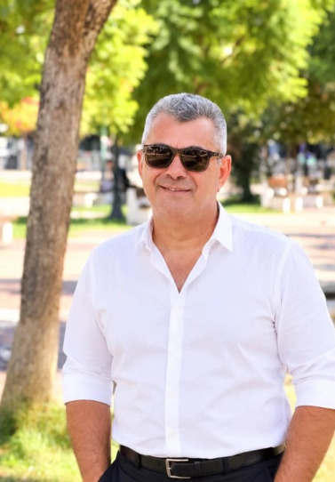 Νίκος Μαγδαληνός: Μετακομίζει στην Πάτρα με σχέδια, δημιουργία και ένα νέο θεατρικό κεφάλαιο