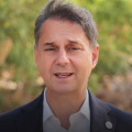 ΟLYMPIA FORUM VII – Χάρης Θεοχάρης: «Η οικονομική διπλωματία πρέπει να γίνει η γέφυρα που μετατρέπει την τοπική δυνατότητα σε διεθνή ευκαιρία»