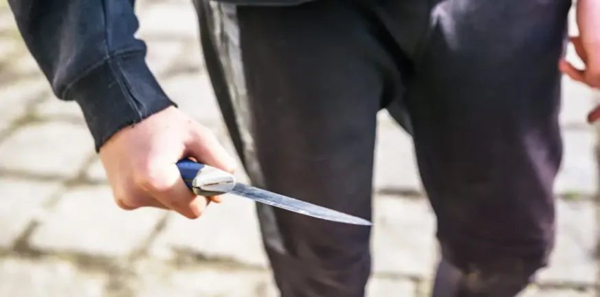Πάτρα: Ταυτοποιήθηκαν οι δράστες ληστείας με μαχαίρι σε πλατεία – Η έρευνα της Αστυνομίας