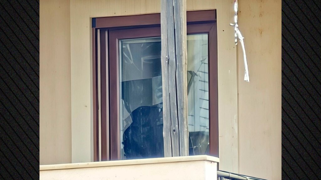 «Απειλούσε πως θα της λιώσει το κεφάλι»: Σοκάρουν οι μαρτυρίες για τον 32χρονο που μαχαίρωσε την πρώην του και τον σύντροφό της στο Λαύριο