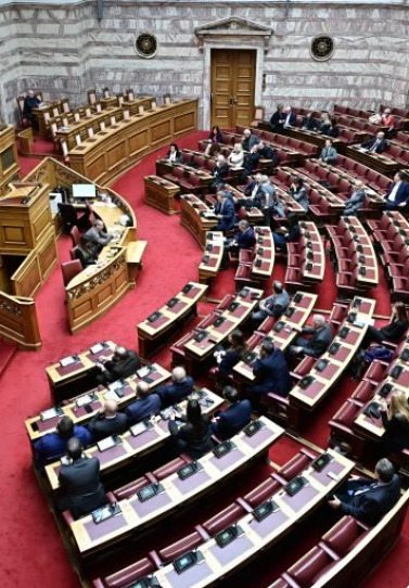 Βουλή: Έληξε ο συναγερμός για βόμβα – Τι έδειξαν οι έρευνες του ΤΕΕΜ