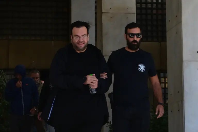 Φίλιππος Καμπούρης: Στο νοσοκομείο με φρουρά – «Δεν υπάρχει απάτη», επιμένει ο δικηγόρος του
