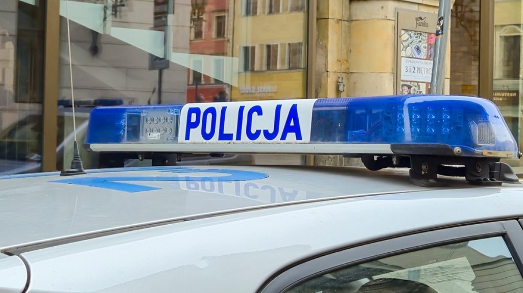 Συναγερμός σε 10.000 σχολεία στην Πολωνία για τη «Ματωμένη Παρασκευή»: Συλλήψεις εφήβων που απειλούσαν με επιθέσεις