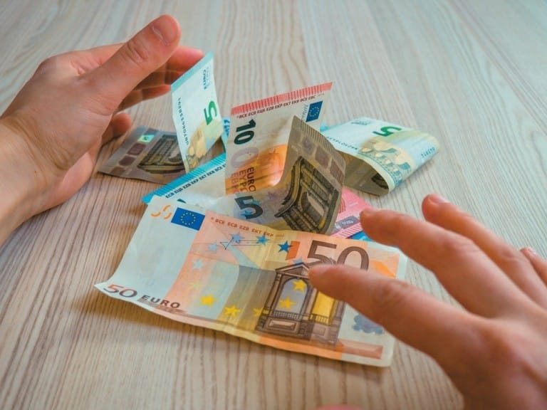 Επιδόματα, εφάπαξ και παροχές: Ποιοι θα δουν χρήματα στους λογαριασμούς τους έως τις 16 Οκτωβρίου