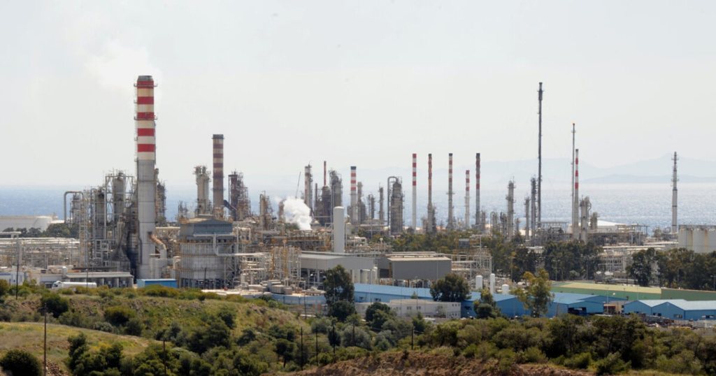 Motor Oil: Έκρηξη στις εγκαταστάσεις στους Αγίους Θεοδώρους - Υπάρχουν τραυματίες