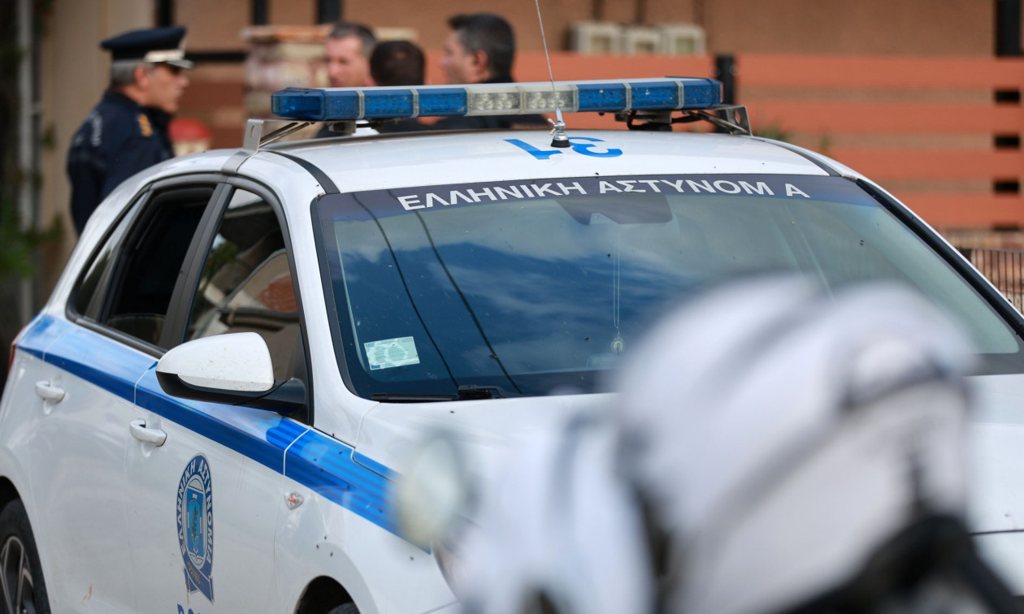 Επίθεση με μαχαίρι στην Ελευσίνα: Παραδόθηκε και ο δεύτερος – Ποινική δίωξη για τον 22χρονο