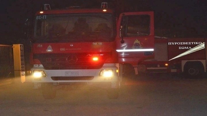 Φωτιά σε βιοτεχνία με υφάσματα στο Αιγάλεω - Ολονύχτια μάχη με τις φλόγες