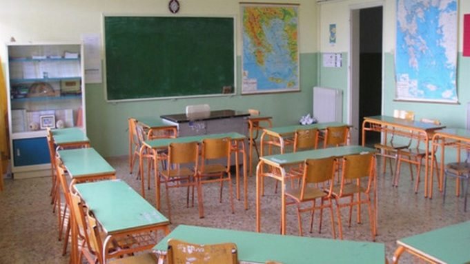 Μεσολόγγι: Παράθυρο αποκολλήθηκε και έπεσε σε μαθητή Λυκείου – Μεταφέρθηκε στο νοσοκομείο