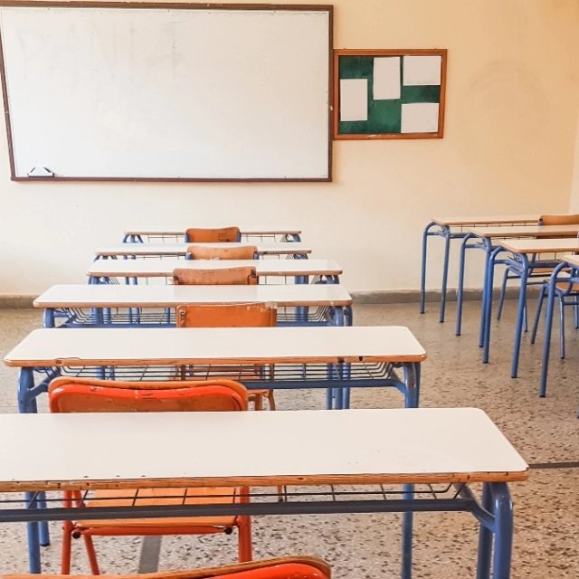 Βούλα: «Η κόρη μου κλαίει και φοβάται να πάει σχολείο» – Τι καταγγέλλει η μητέρα της 13χρονης