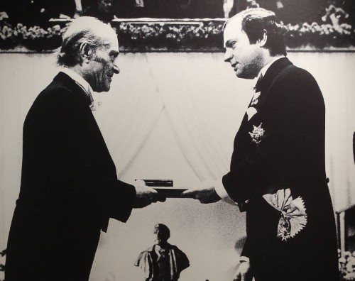 Σαν σήμερα το 1979 ο Οδυσσέας Ελύτης βραβεύεται με το Νόμπελ Λογοτεχνίας