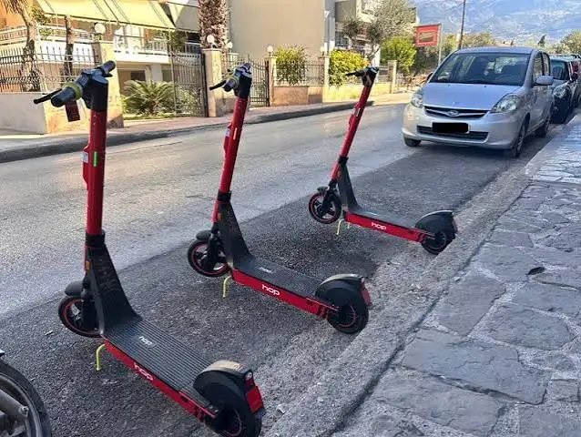 Ανεξέλεγκτη είναι στην Πάτρα και η εγκατάλειψη των πατινιών