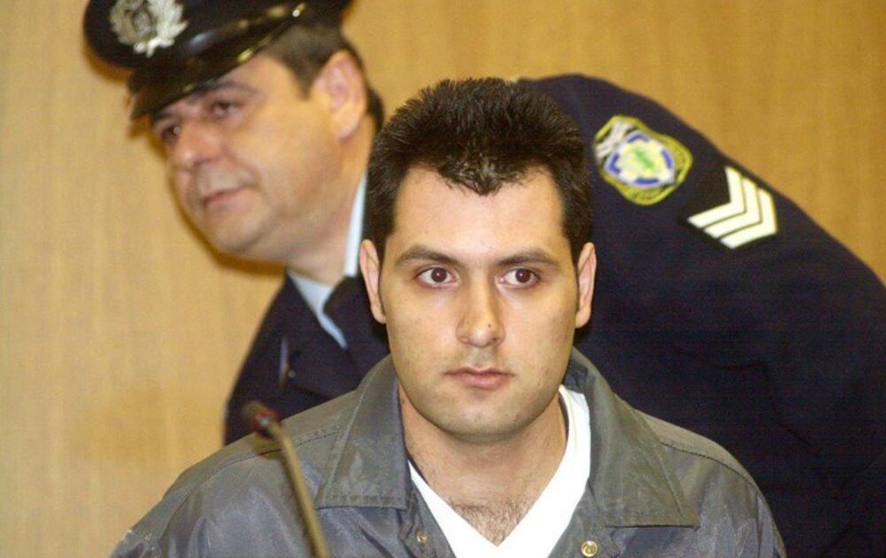 Σαν σήμερα 19 Οκτωβρίου: Ο Παντελής Καζάκος σκορπά τον τρόμο στην Αθήνα – Το ρατσιστικό μακελειό που έγινε τηλεοπτικό επεισόδιο