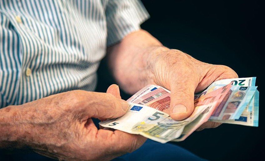 Συντάξεις: Στον «πάγο» για άλλη μία χρονιά οι επικουρικές – Χωρίς αυξήσεις 1.300.000 συνταξιούχοι