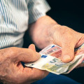 Συντάξεις: Στον «πάγο» για άλλη μία χρονιά οι επικουρικές – Χωρίς αυξήσεις 1.300.000 συνταξιούχοι