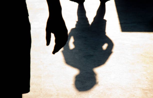 Νεοναζί «ψαρεύουν» νέα μέλη στα σχολεία - Αυξάνονται οι επιθέσεις σε καθηγητές και μαθητές