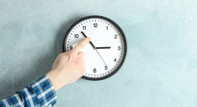 ΜΗΝ ΞΕΧΝΑΤΕ: Αλλαξε η ώρα στις 4 τα ξημερώματα