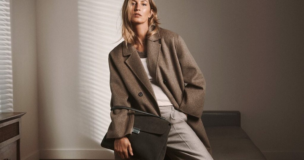 Πώς να συνδυάσεις διαφορετικά brands στο φθινοπωρινό σου outfit για μια βραδινή έξοδο στον Πύργο