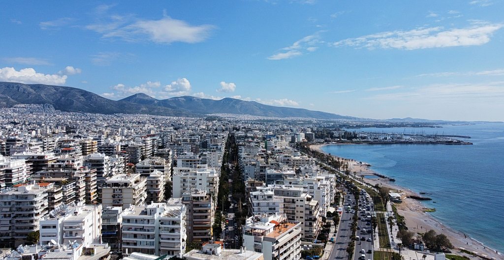Αγορά – ενοικίαση κατοικίας: Από τα 7.442 ευρώ το τετραγωνικό στη Βουλιαγμένη στα 577 ευρώ στην Καστοριά (αναλυτικός οδηγός)